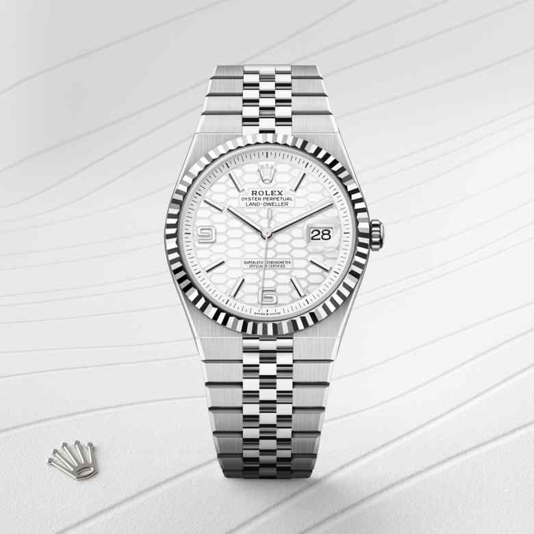 ด้านหน้า Rolex Land-Dweller ในวัสดุ White Rolesor, m127334-0001 - นำสว่าง