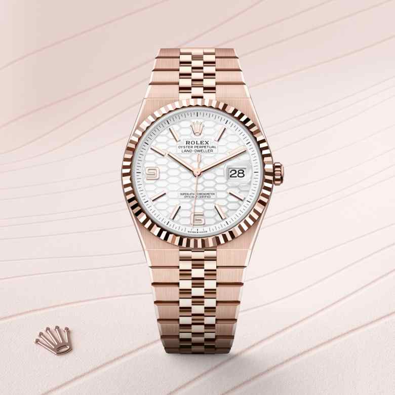 ด้านหน้า Rolex Land-Dweller ในวัสดุ เอเวอร์โรสโกลด์, m127335-0001 - นำสว่าง