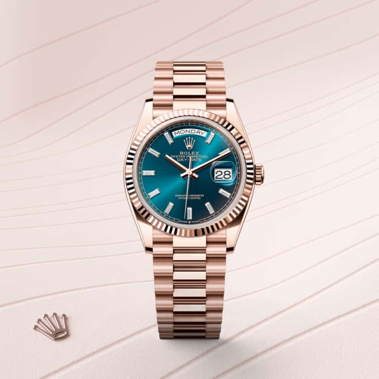 ด้านหน้า Rolex Day-Date ในวัสดุ เอเวอร์โรสโกลด์, m128235-0085 - นำสว่าง