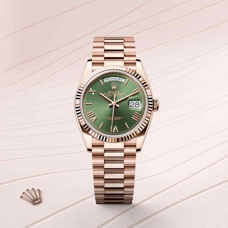 ด้านหน้า Rolex Day-Date ในวัสดุ เอเวอร์โรสโกลด์, m128235-0089 - นำสว่าง