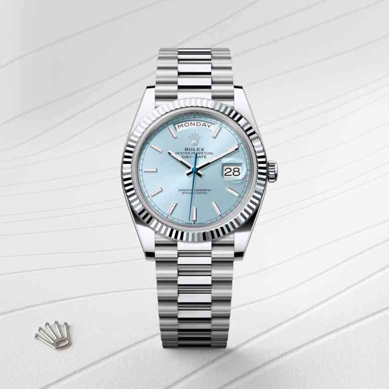 ด้านหน้า Rolex Day-Date ในวัสดุ แพลทินัม, m228236-0018 - นำสว่าง