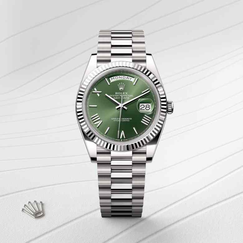 ด้านหน้า Rolex Day-Date ในวัสดุ ทองคำขาว 18 กะรัต, m228239-0033 - นำสว่าง