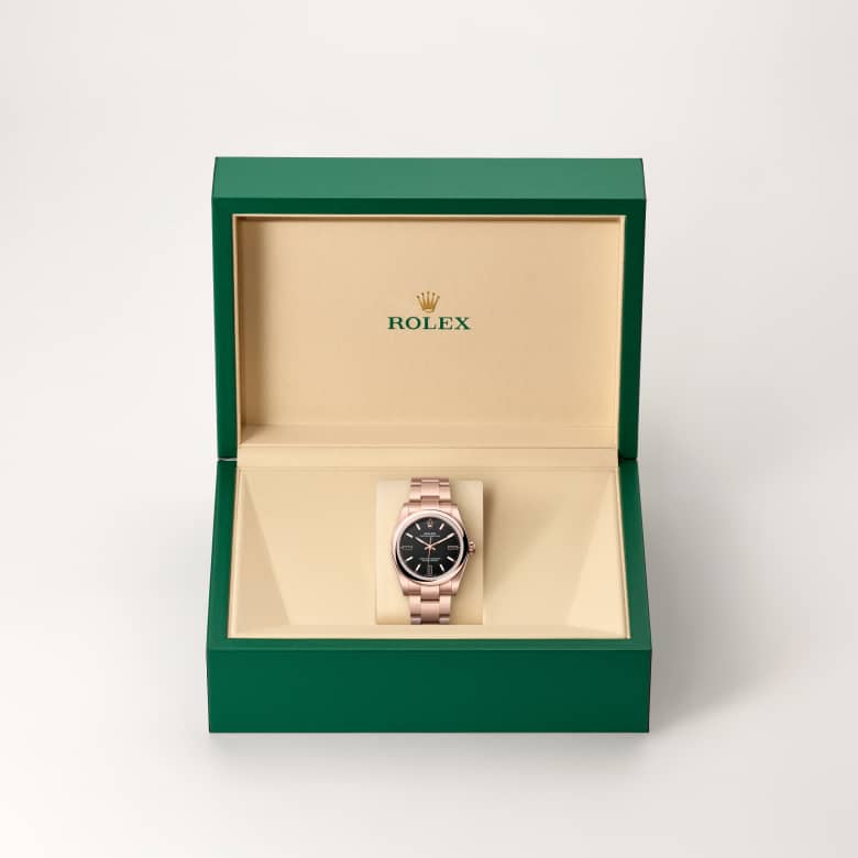 ด้านหน้า Rolex Oyster Perpetual ในวัสดุ เอเวอร์โรสโกลด์, m124205-0001 ในกล่อง - นำสว่าง