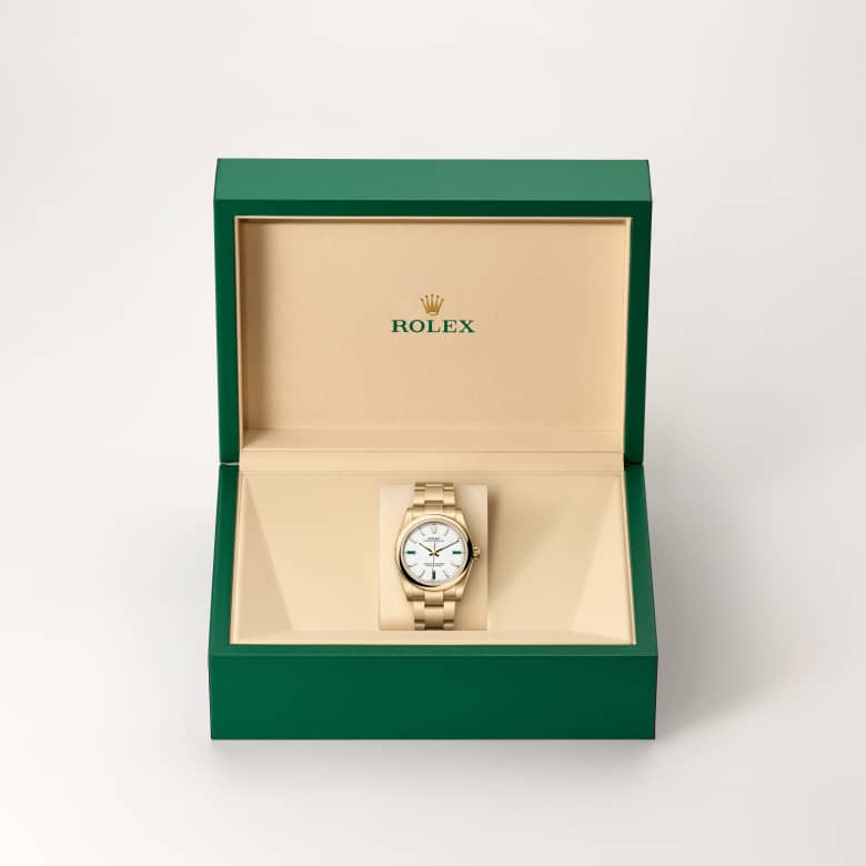 ด้านหน้า Rolex Oyster Perpetual ในวัสดุ ทองคำ 18 กะรัต, m124208-0002 ในกล่อง - นำสว่าง