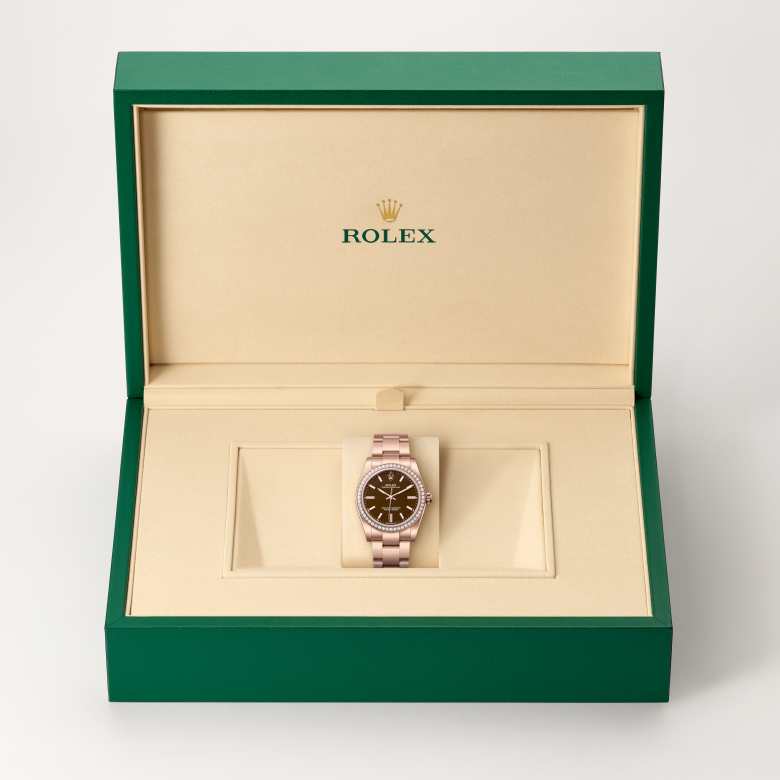 Front view of Rolex Oyster Perpetual in 18 ct Everose gold, m124245rbr-0001 in the box - Nam Sawang