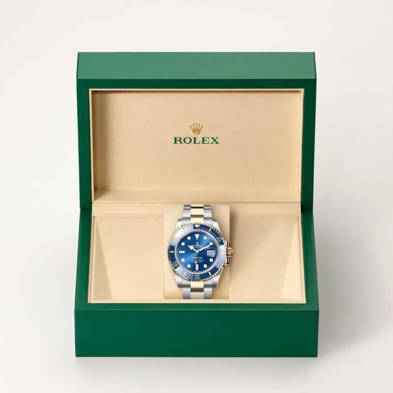 ด้านหน้า Rolex Submariner ในวัสดุ Yellow Rolesor, m126613lb-0002 ในกล่อง - นำสว่าง