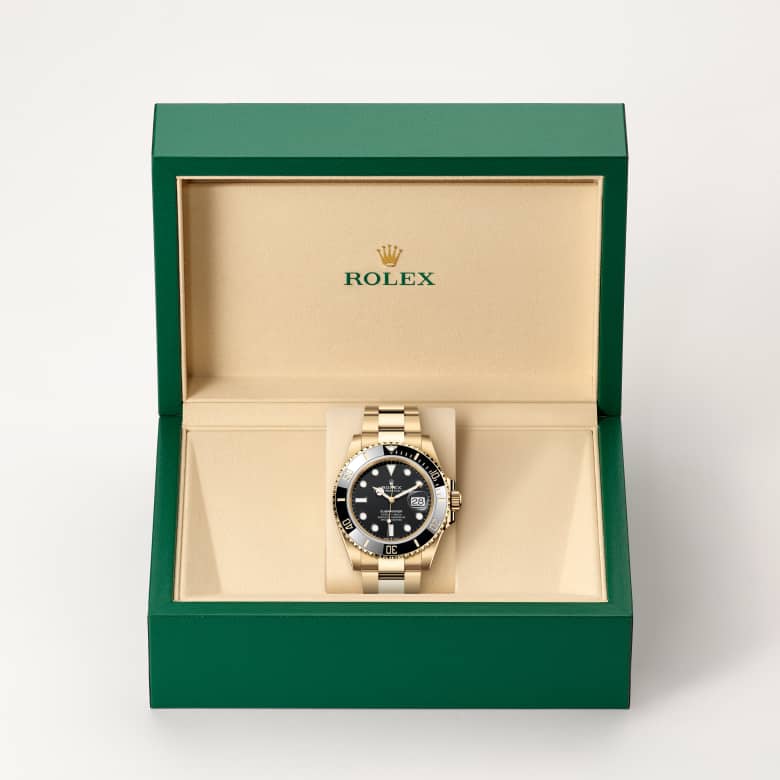 Front view of Rolex Submariner in 18 ct yellow gold, m126618ln-0002 in the box - Nam Sawang