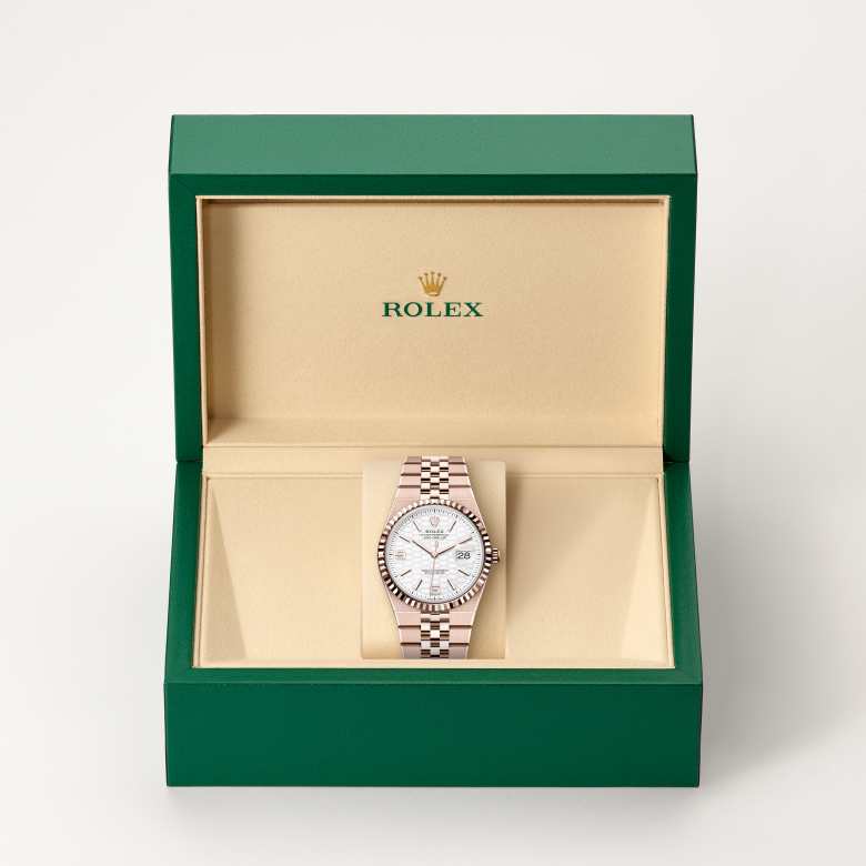 ด้านหน้า Rolex Land-Dweller ในวัสดุ เอเวอร์โรสโกลด์, m127235-0001 ในกล่อง - นำสว่าง