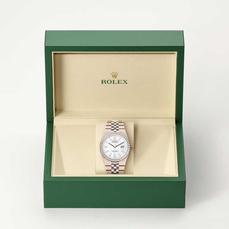 ด้านหน้า Rolex Land-Dweller ในวัสดุ เอเวอร์โรสโกลด์, m127285tbr-0002 ในกล่อง - นำสว่าง