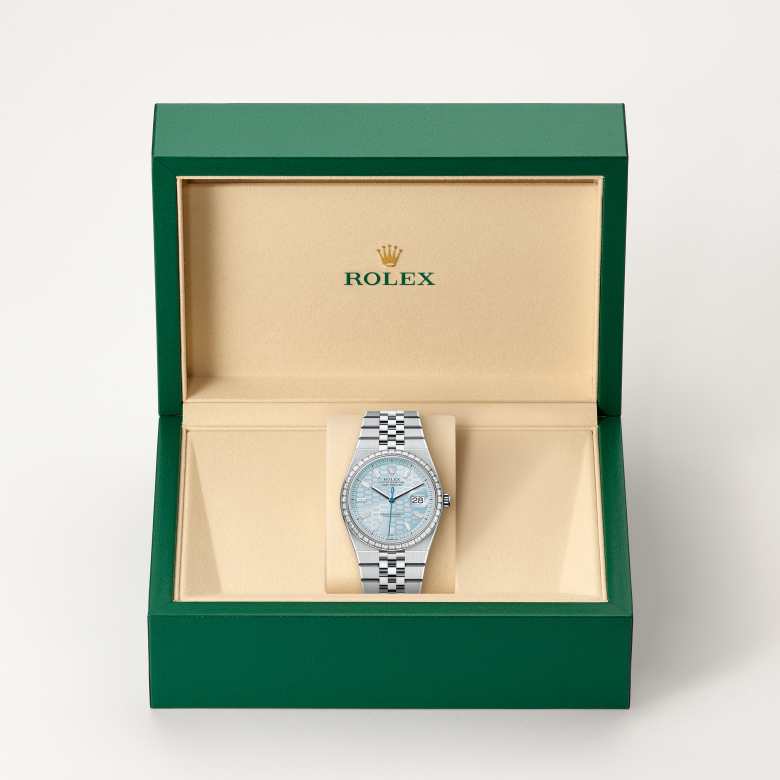 ด้านหน้า Rolex Land-Dweller ในวัสดุ แพลทินัม, m127286tbr-0001 ในกล่อง - นำสว่าง