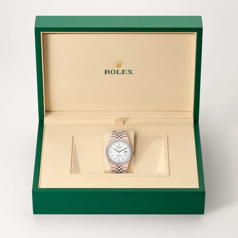 ด้านหน้า Rolex Land-Dweller ในวัสดุ เอเวอร์โรสโกลด์, m127385tbr-0003 ในกล่อง - นำสว่าง