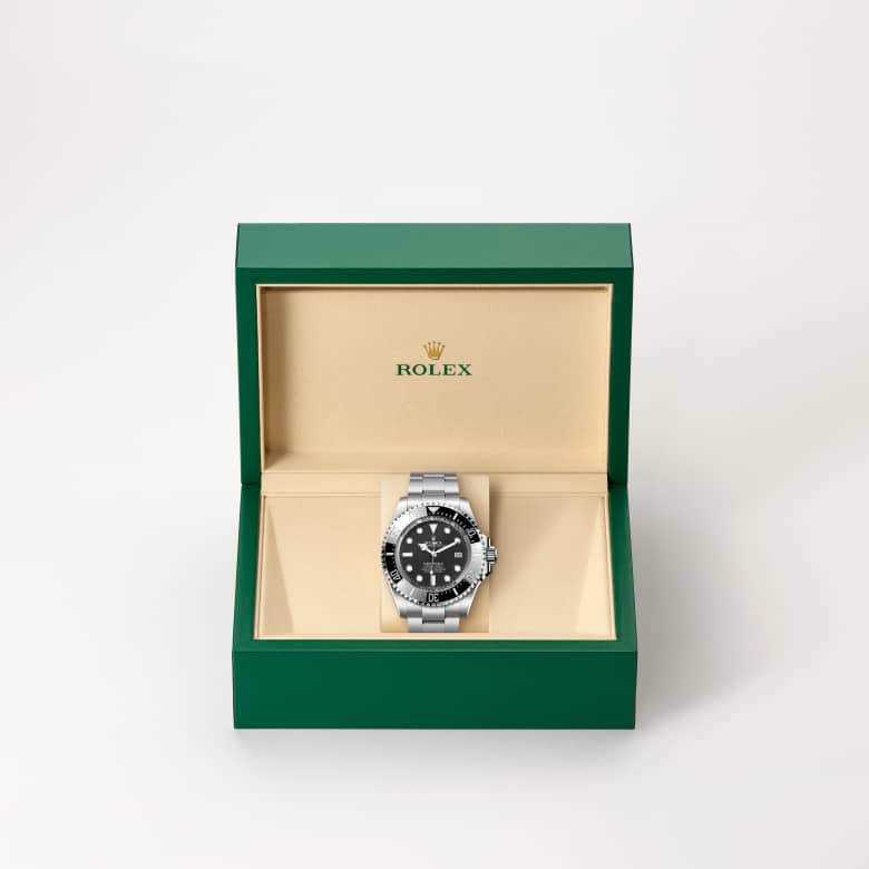 ด้านหน้า Rolex Deepsea ในวัสดุ Oystersteel, m136660-0006 ในกล่อง - นำสว่าง
