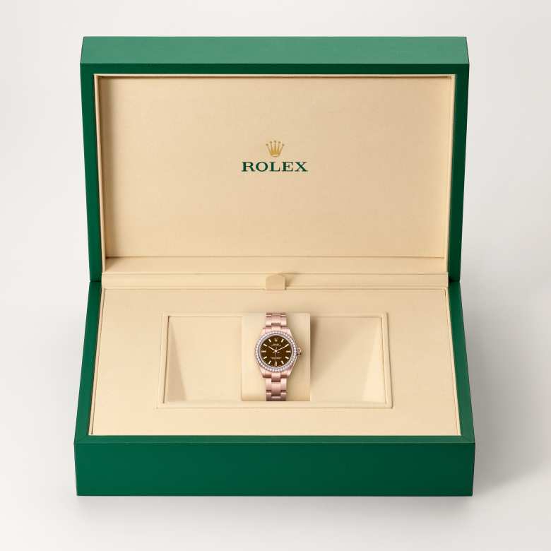 Front view of Rolex Oyster Perpetual in 18 ct Everose gold, m276245rbr-0002 in the box - Nam Sawang