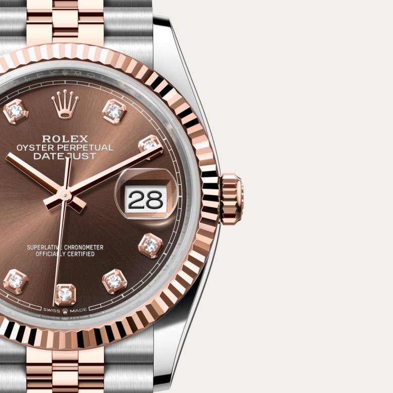 ด้านหน้า Rolex Datejust ในวัสดุ Everose Rolesor, m126231-0053 กับเหรียญรับประกันสีเขียว - นำสว่าง