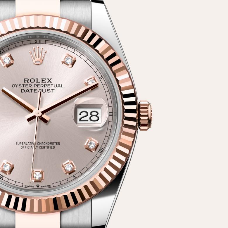 ด้านหน้า Rolex Datejust ในวัสดุ Everose Rolesor, m126331-0007 กับเหรียญรับประกันสีเขียว - นำสว่าง
