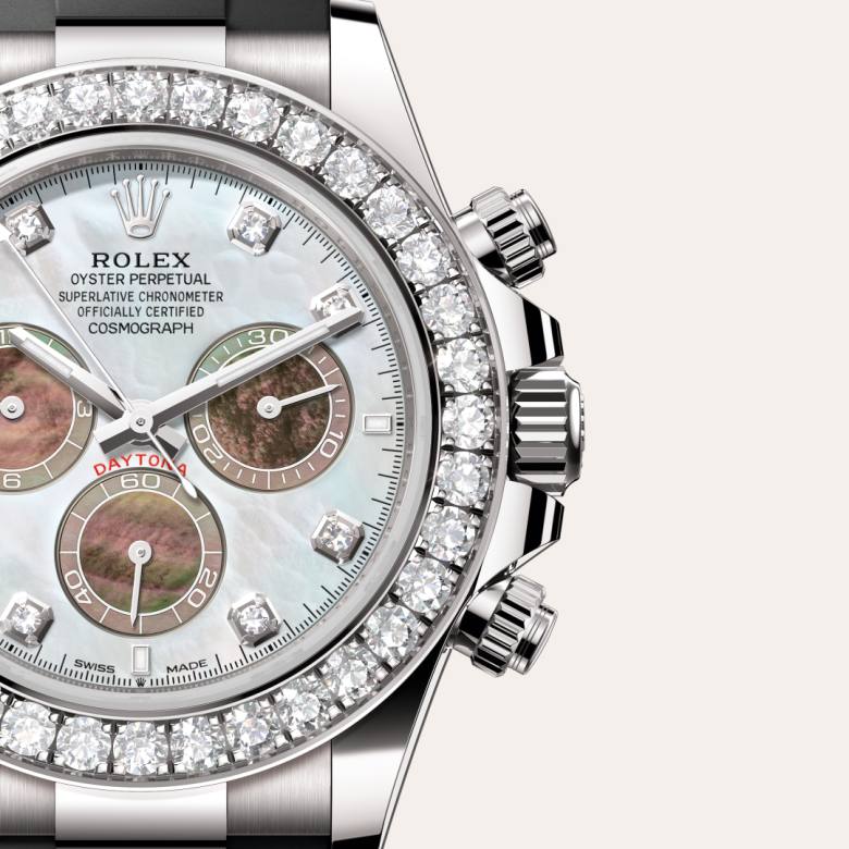 ด้านหน้า Rolex Cosmograph Daytona ในวัสดุ ทองคำขาว 18 กะรัต, m126589rbr-0001 กับเหรียญรับประกันสีเขียว - นำสว่าง