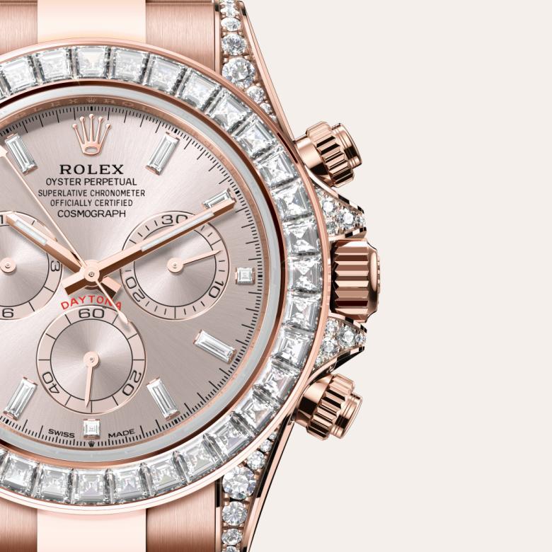 ด้านหน้า Rolex Cosmograph Daytona ในวัสดุ เอเวอร์โรสโกลด์, m126595tbr-0001 กับเหรียญรับประกันสีเขียว - นำสว่าง