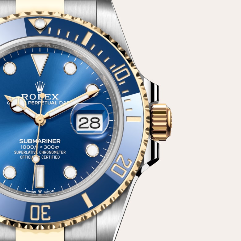 ด้านหน้า Rolex Submariner ในวัสดุ Yellow Rolesor, m126613lb-0002 กับเหรียญรับประกันสีเขียว - นำสว่าง