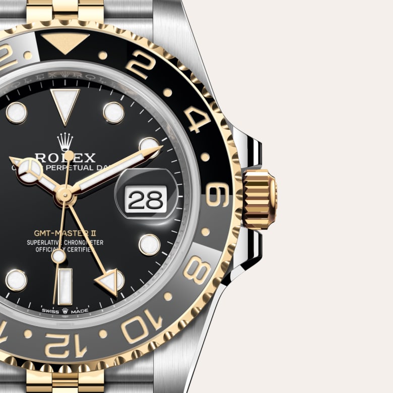 ด้านหน้า Rolex GMT-Master II ในวัสดุ Yellow Rolesor, m126713grnr-0001 กับเหรียญรับประกันสีเขียว - นำสว่าง
