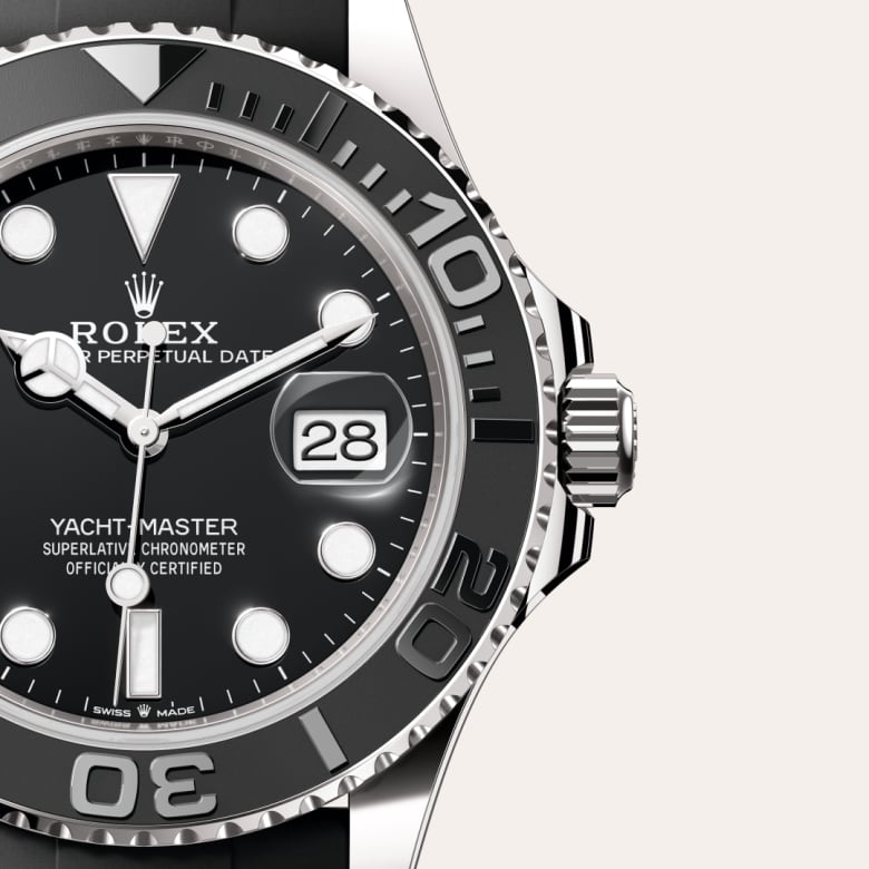 ด้านหน้า Rolex Yacht-Master ในวัสดุ ทองคำขาว 18 กะรัต, m226659-0002 กับเหรียญรับประกันสีเขียว - นำสว่าง