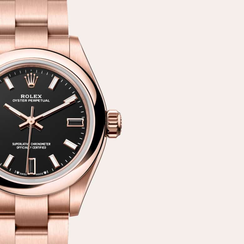ด้านหน้า Rolex Oyster Perpetual ในวัสดุ เอเวอร์โรสโกลด์, m276205-0001 กับเหรียญรับประกันสีเขียว - นำสว่าง