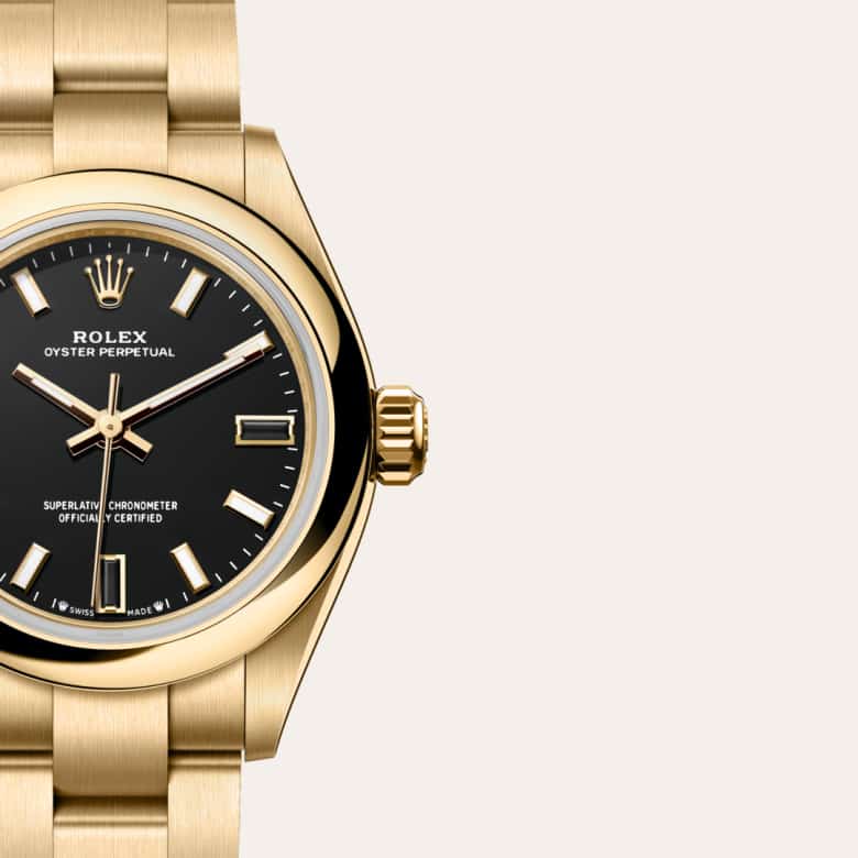 ด้านหน้า Rolex Oyster Perpetual ในวัสดุ ทองคำ 18 กะรัต, m276208-0001 กับเหรียญรับประกันสีเขียว - นำสว่าง