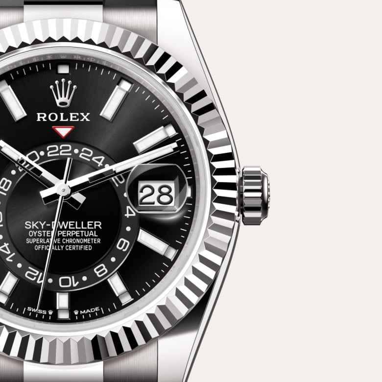 ด้านหน้า Rolex Sky-Dweller ในวัสดุ ทองคำขาว 18 กะรัต, m336239-0002 กับเหรียญรับประกันสีเขียว - นำสว่าง