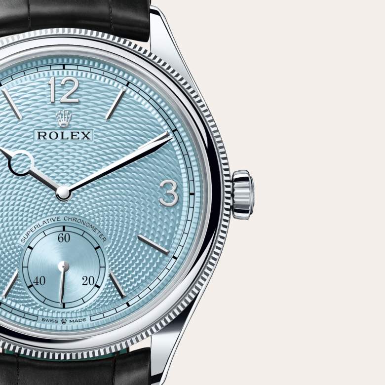ด้านหน้า Rolex 1908 ในวัสดุ แพลทินัม, m52506-0003 กับเหรียญรับประกันสีเขียว - นำสว่าง