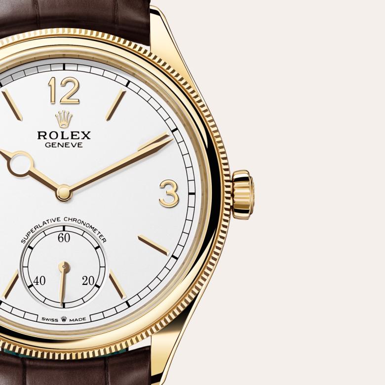 ด้านหน้า Rolex 1908 ในวัสดุ ทองคำ 18 กะรัต, m52508-0006 กับเหรียญรับประกันสีเขียว - นำสว่าง