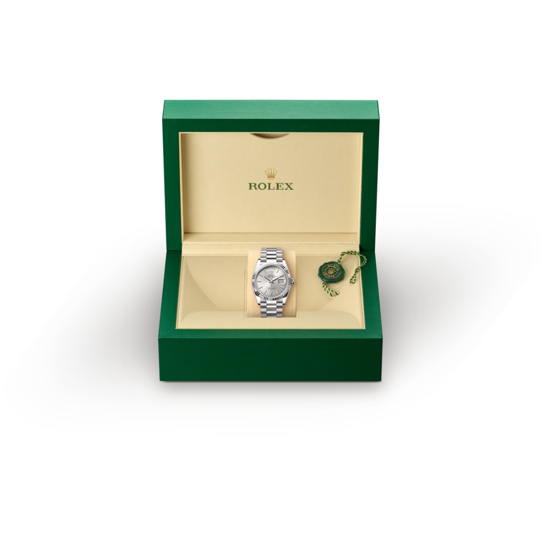 rolex-Day-Date-in-Oyster, 36 มม., ทองคำขาว-Day-Date 36,-m128239-0005-นำสว่าง