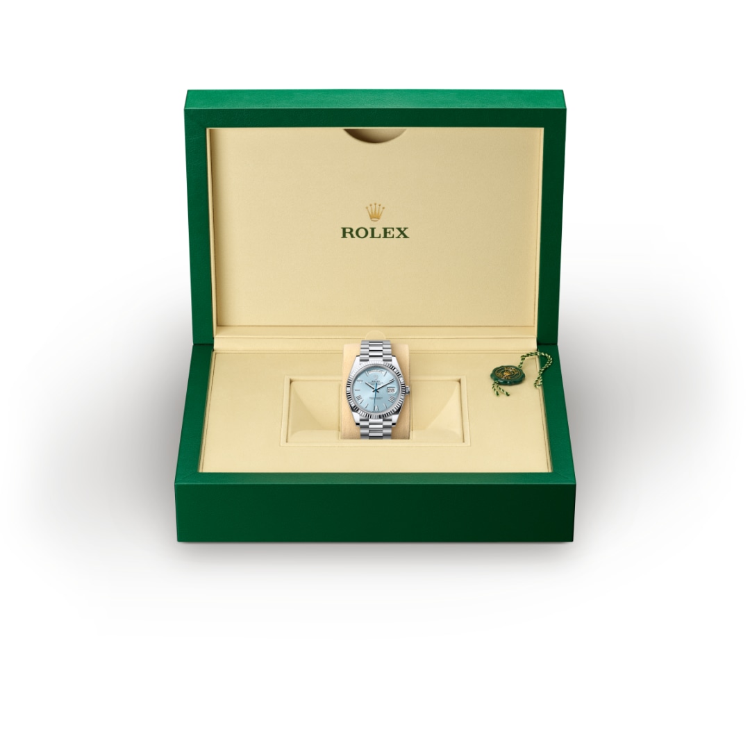 rolex-Day-Date-in-Oyster, 40 มม., แพลทินัม-Day-Date 40,-m228236-0012-นำสว่าง