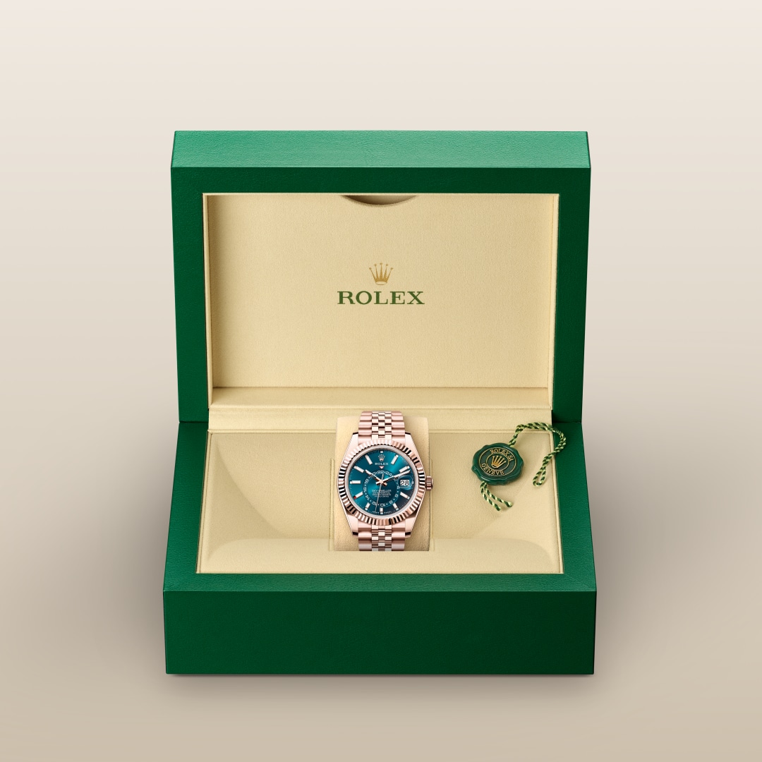 rolex-Sky-Dweller-in-Oyster, 42 มม., เอเวอร์โรสโกลด์-Sky-Dweller,-m336935-0005-นำสว่าง