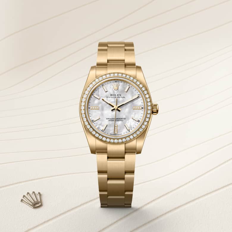 Front view of Rolex Oyster Perpetual in 18 ct yellow gold, m124248rbr-0001 - Nam Sawang