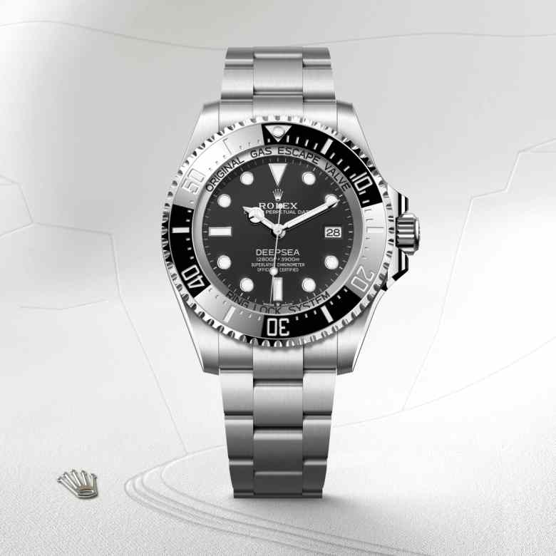 ด้านหน้า Rolex Deepsea ในวัสดุ Oystersteel, m136660-0006 - นำสว่าง