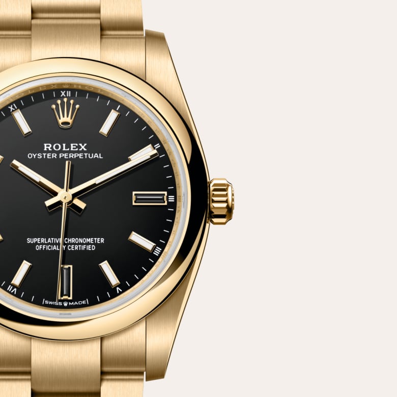 Front view of Rolex Oyster Perpetual in 18 ct yellow gold, m124208-0001 with green seal - Nam Sawang