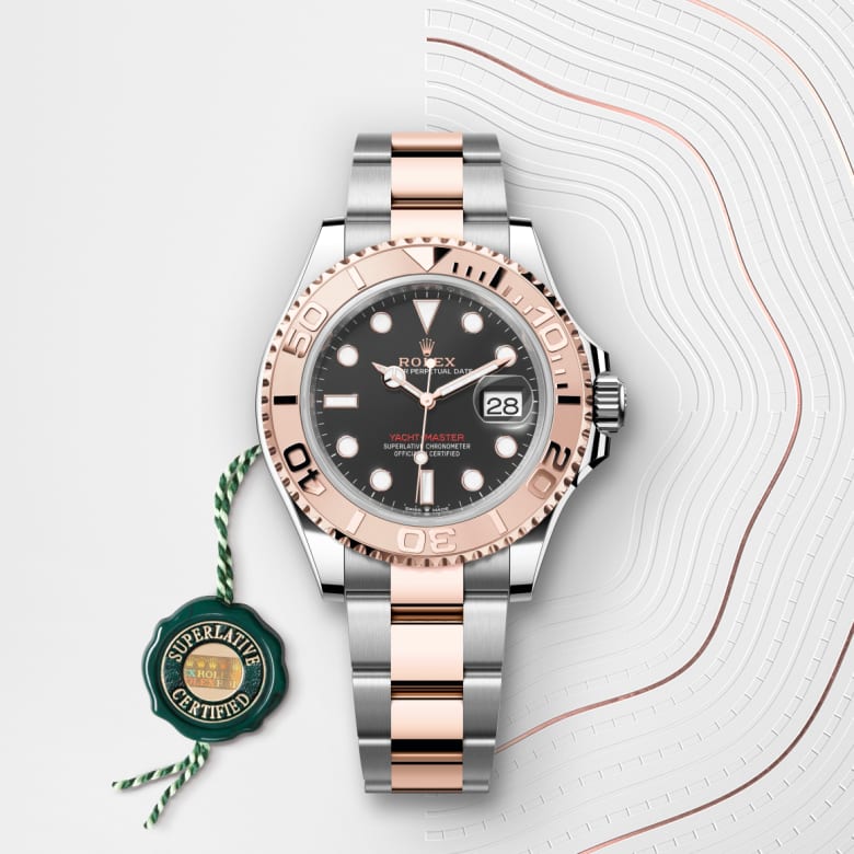 ด้านหน้า Rolex Yacht-Master ในวัสดุ Everose Rolesor, m126621-0002 กับเหรียญรับประกันสีเขียว - นำสว่าง