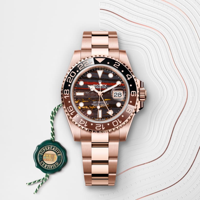 ด้านหน้า Rolex GMT-Master II ในวัสดุ 18 ct Everose gold, m126715chnr-0002 กับเหรียญรับประกันสีเขียว - นำสว่าง