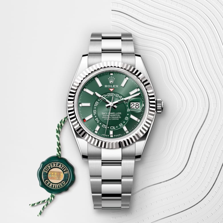 ด้านหน้า Rolex Sky-Dweller ในวัสดุ White Rolesor, m336934-0001 กับเหรียญรับประกันสีเขียว - นำสว่าง