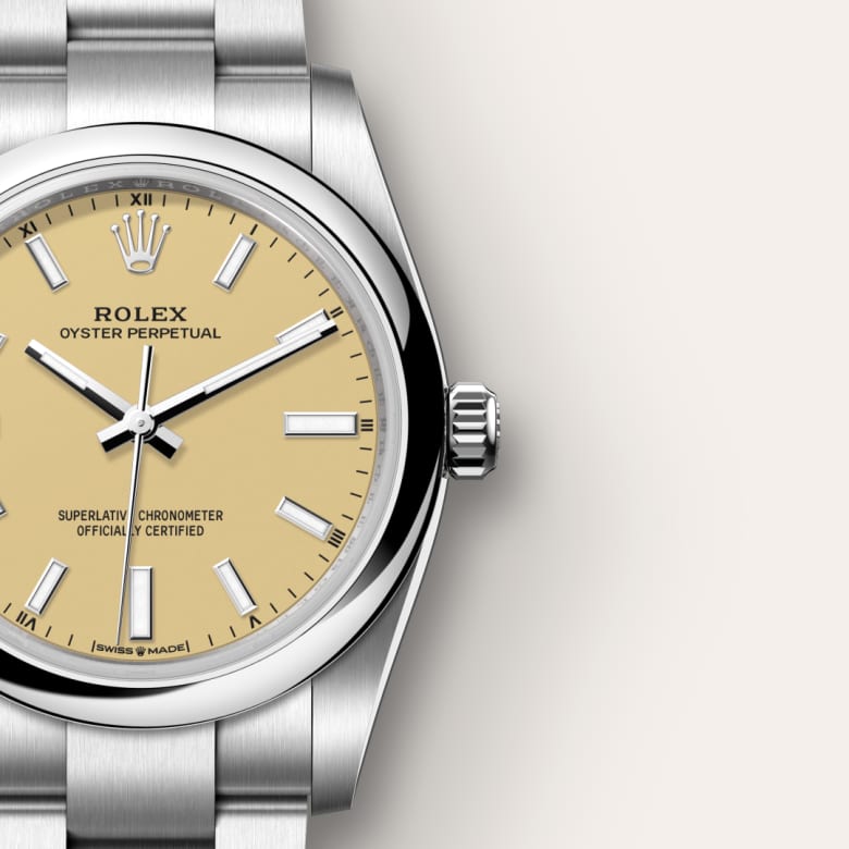 Up close of Rolex Oyster Perpetual in Oystersteel, m124200-0007 - Nam Sawang