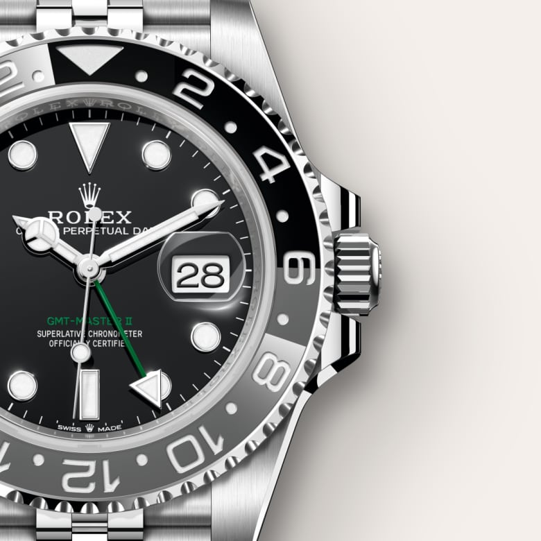 Up close of Rolex GMT-Master II in Oystersteel, m126710grnr-0003 - Nam Sawang