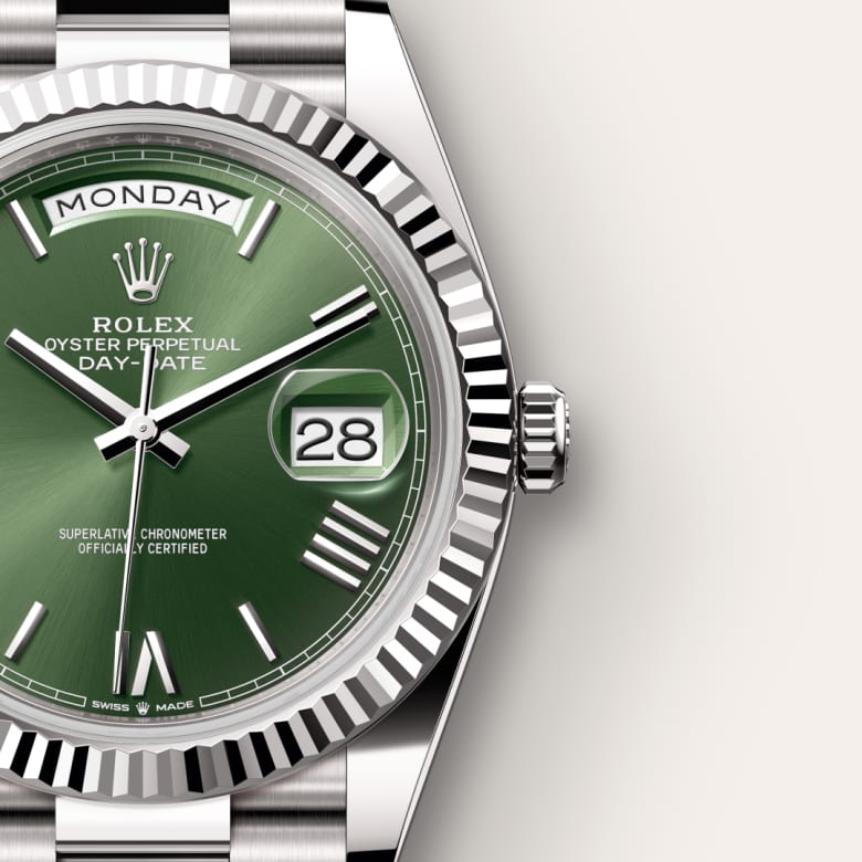 ด้านใกล้ Rolex Day-Date ในวัสดุ ทองคำขาว, m228239-0033 - นำสว่าง