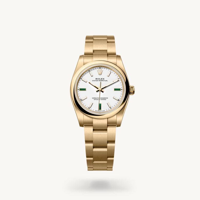 Front view of Rolex Oyster Perpetual in 18 ct yellow gold, m124208-0002 - Nam Sawang