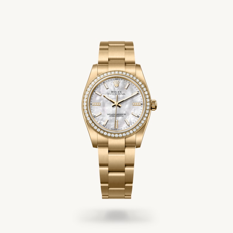 Front view of Rolex Oyster Perpetual in 18 ct yellow gold, m124248rbr-0001 - Nam Sawang