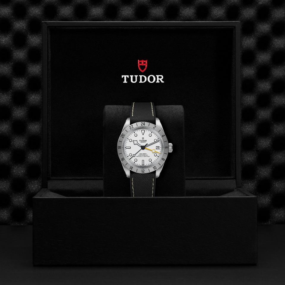 tudor Black Bay Pro M79470-0006 ราคา ที่นำสว่าง thailand bangkok