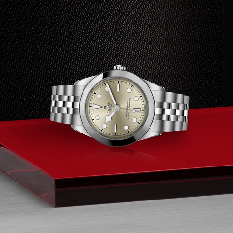 tudor Black Bay One 39 M79660-0003 controller