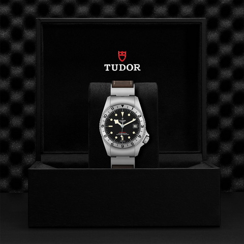 tudor Black Bay P01 M70150-0001 controller