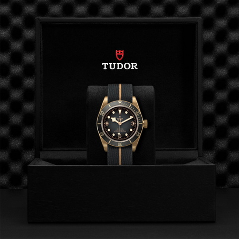 tudor Black Bay Bronze M79250BA-0002 controller