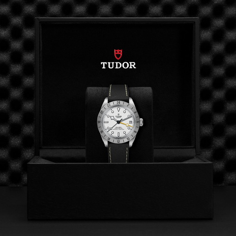 tudor Black Bay Pro M79470-0006 controller