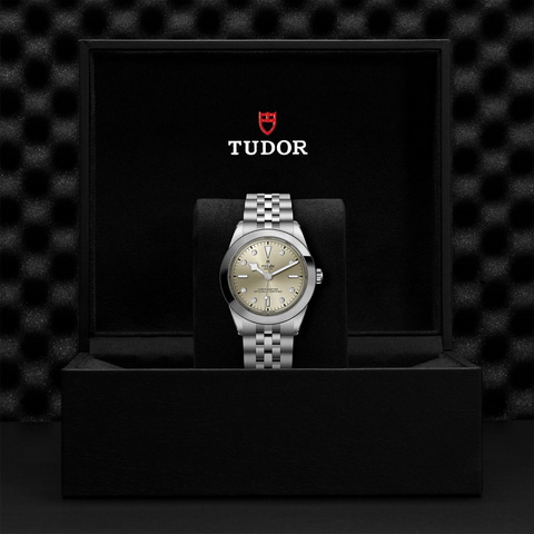 tudor Black Bay One 39 M79660-0006 controller