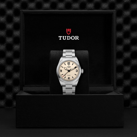 tudor Ranger M79950-0008 ราคา ที่นำสว่าง thailand bangkok